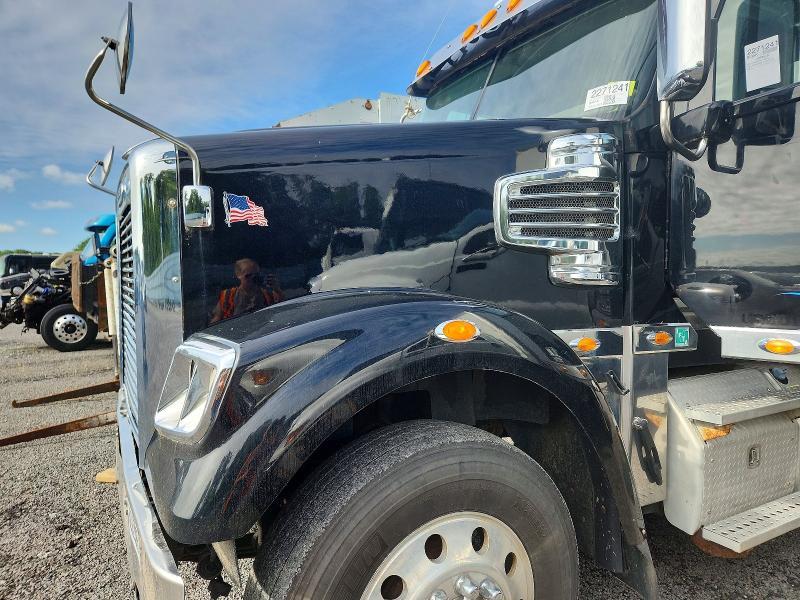 2015 Freightliner 122SD