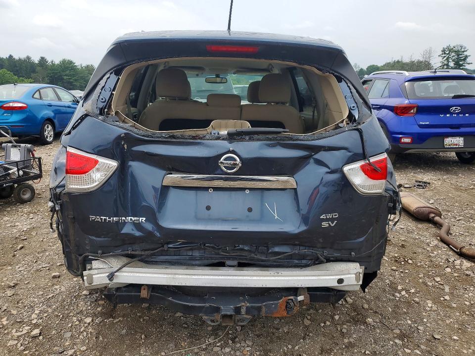 2016 Nissan Pathfinder sv
