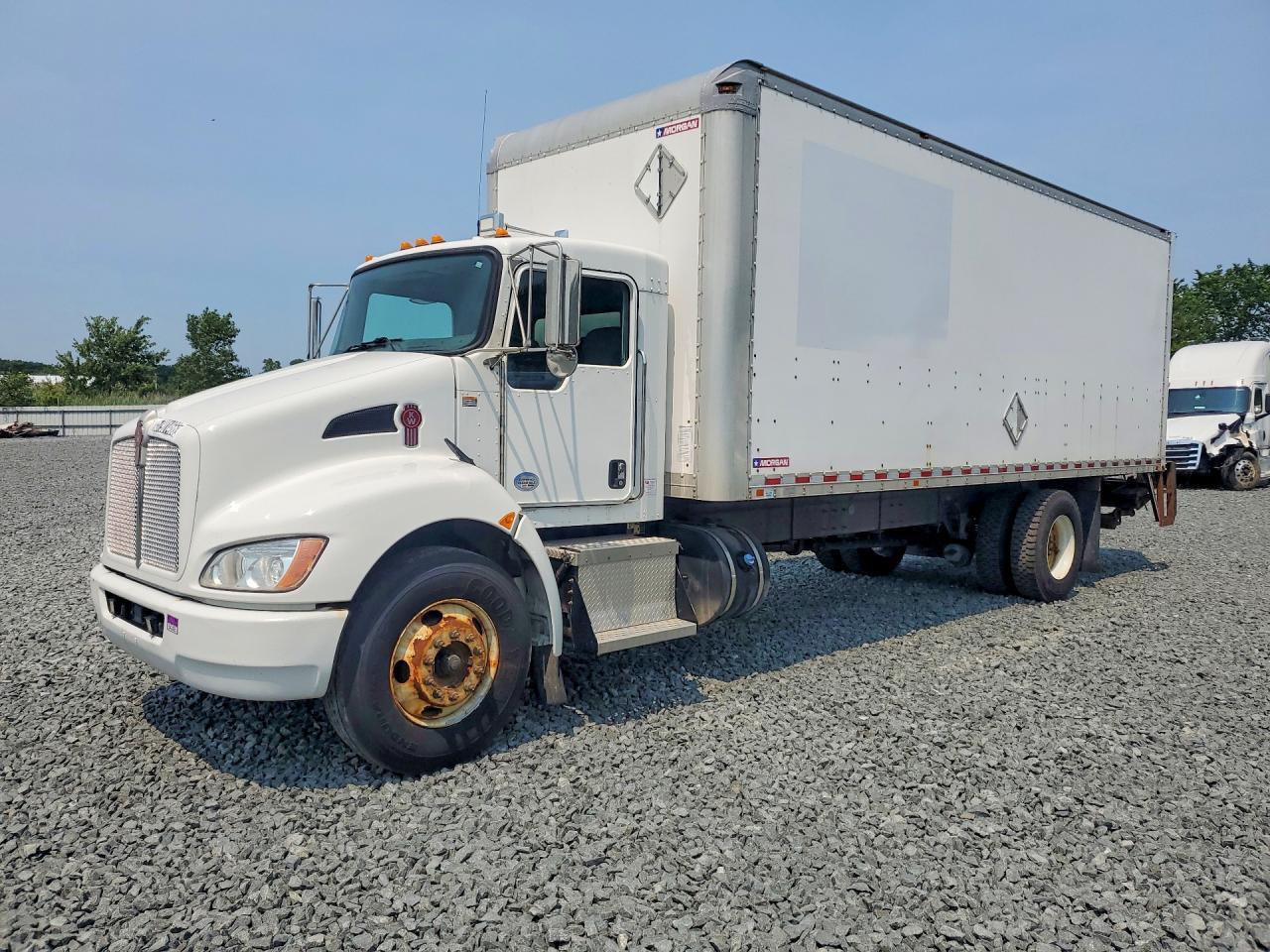 2018 Kenworth T300 BOX Truck