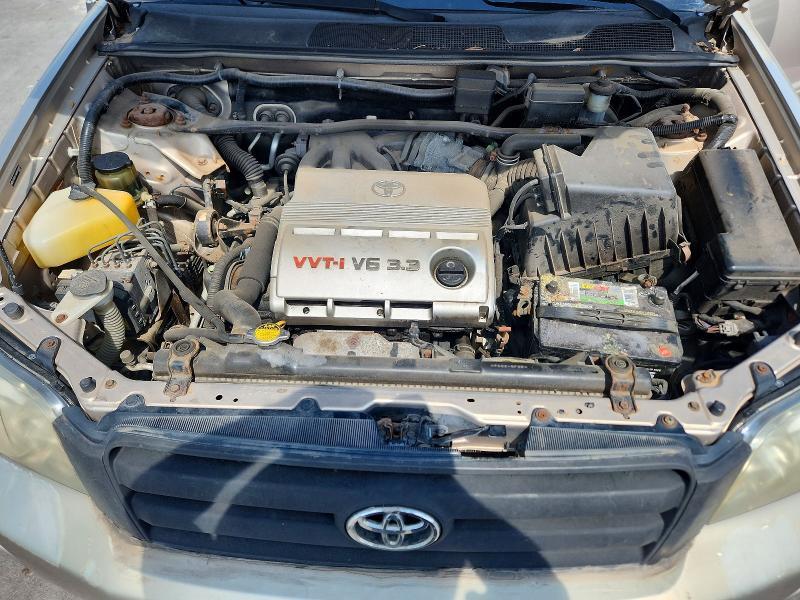 2004 Toyota Highlander Base
