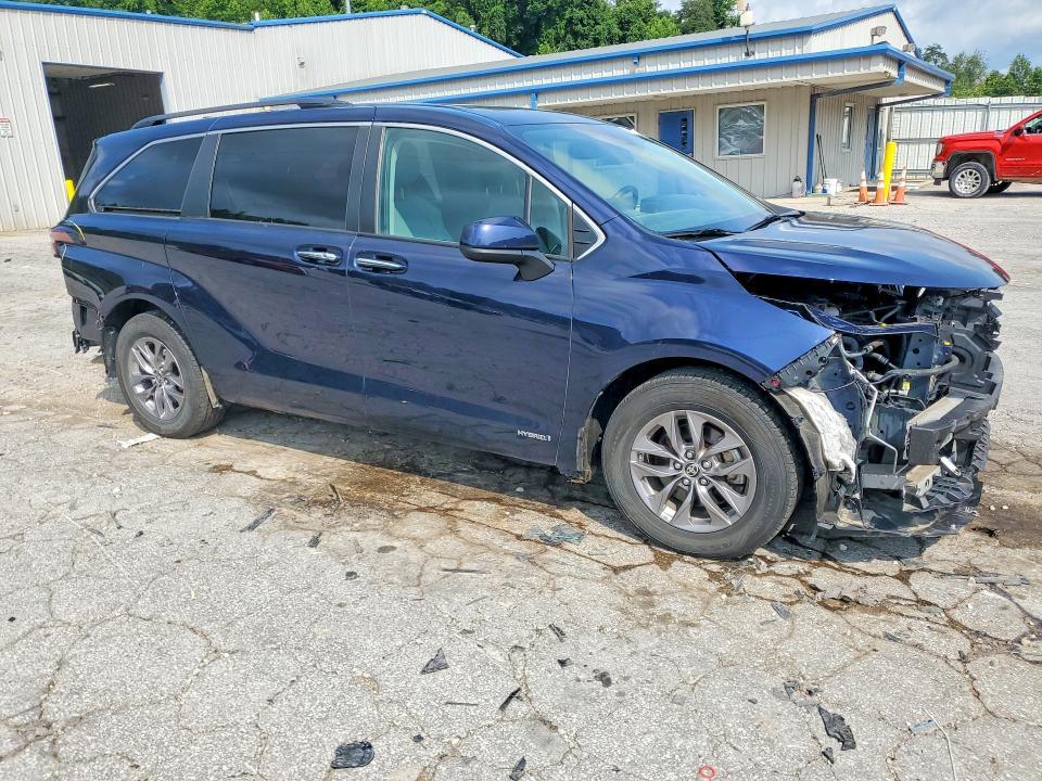 2021 Toyota Sienna xle