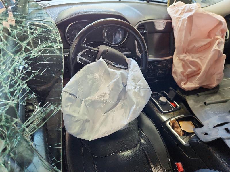 2016 Chrysler 300c
