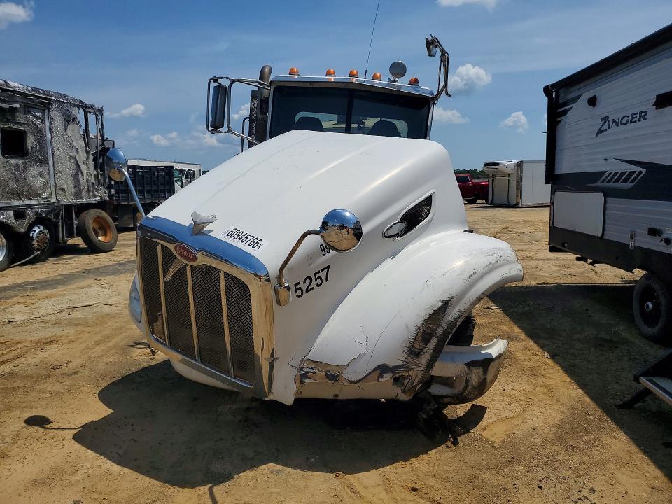 2013 Peterbilt 386 Semi Truck