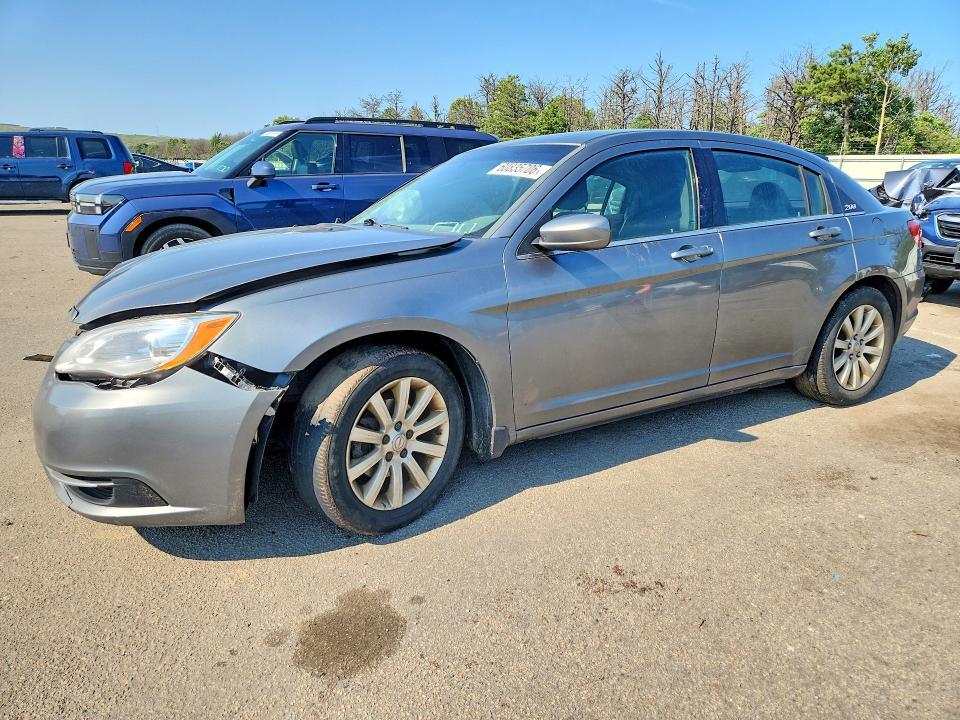 2013 Chrysler 200 Touring