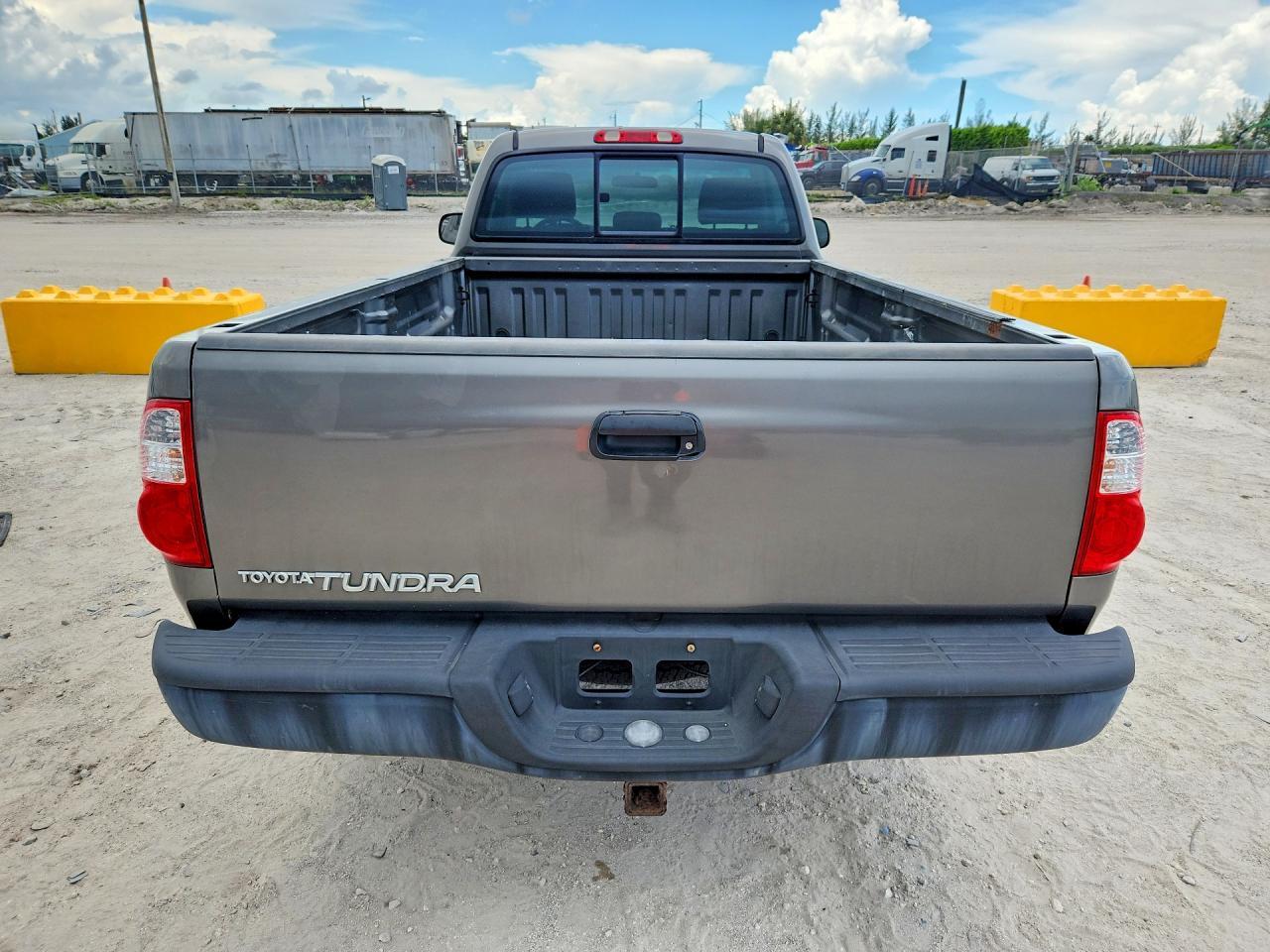 2005 Toyota Tundra Base