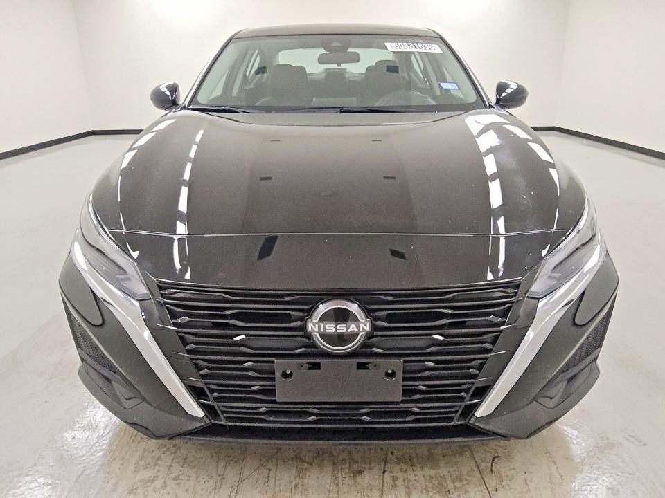 2023 Nissan Altima sv