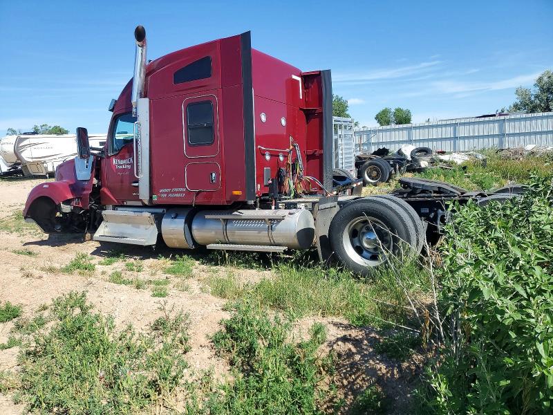 2023 Kenworth W990