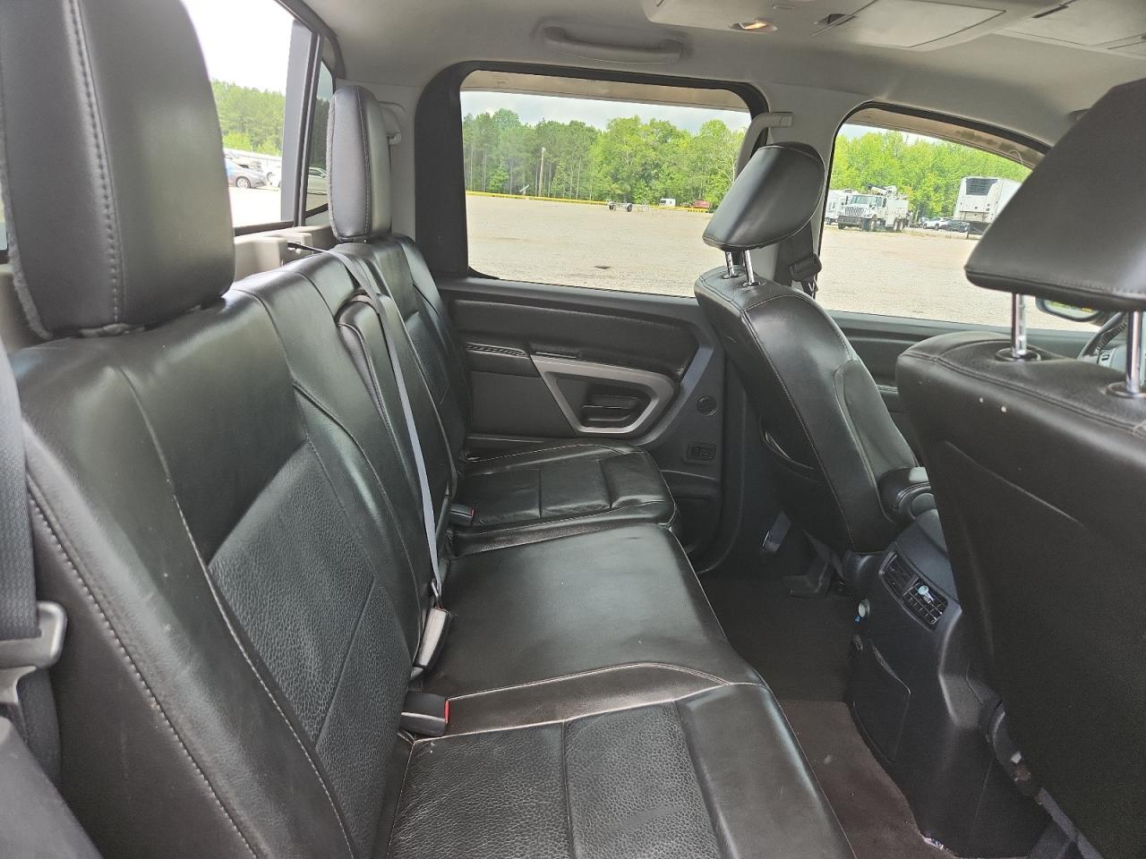 2015 Nissan Titan SL