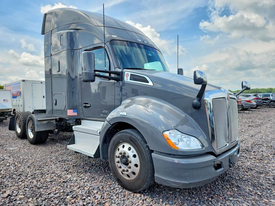 2020 Kenworth Constructi-Semi Truck