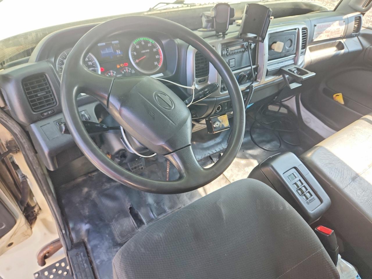 2013 Hino 338 BOX Truck
