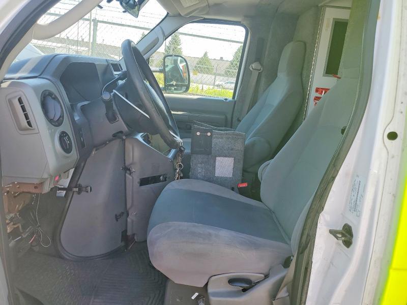 2009 Ford Econoline E450 Super Duty Cutaway Van