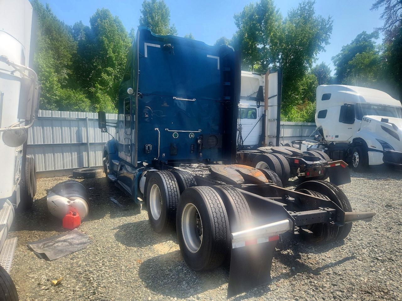 2017 Kenworth T680 Semi Truck