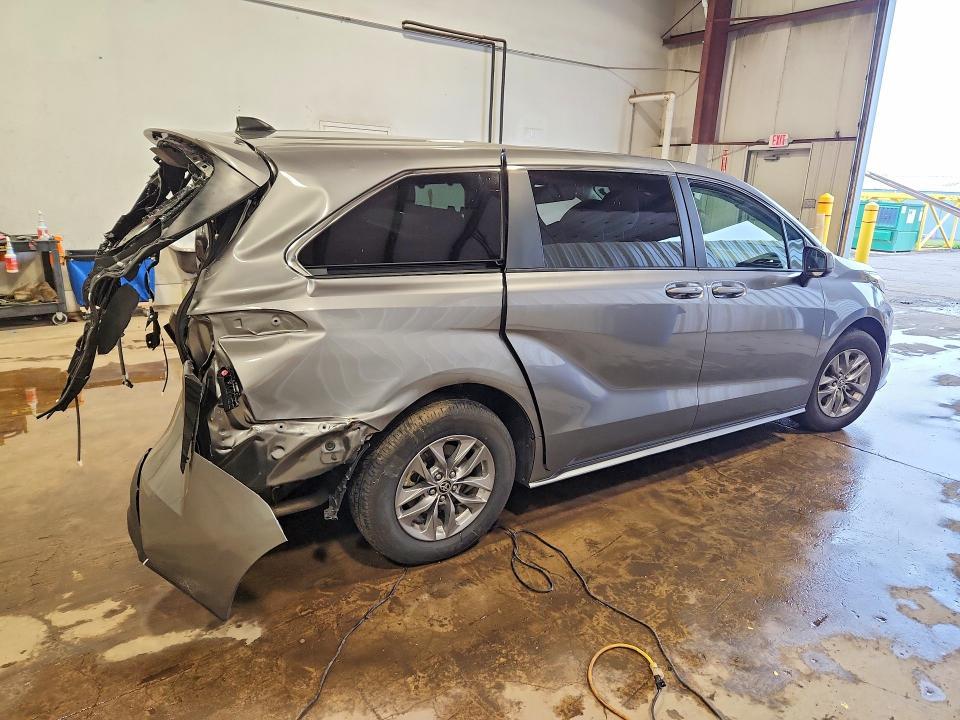 2026 Toyota Sienna le