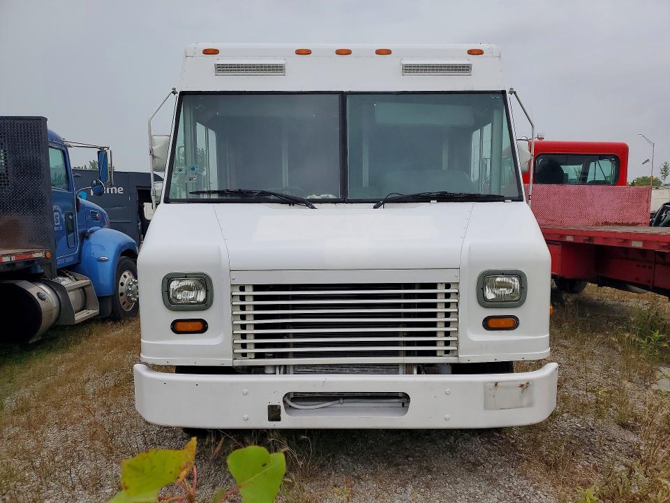 2009 Freightliner MT45G Chassis Delivery Truck