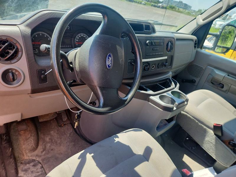 2010 Ford Econoline E450 Super Duty Cutaway Van