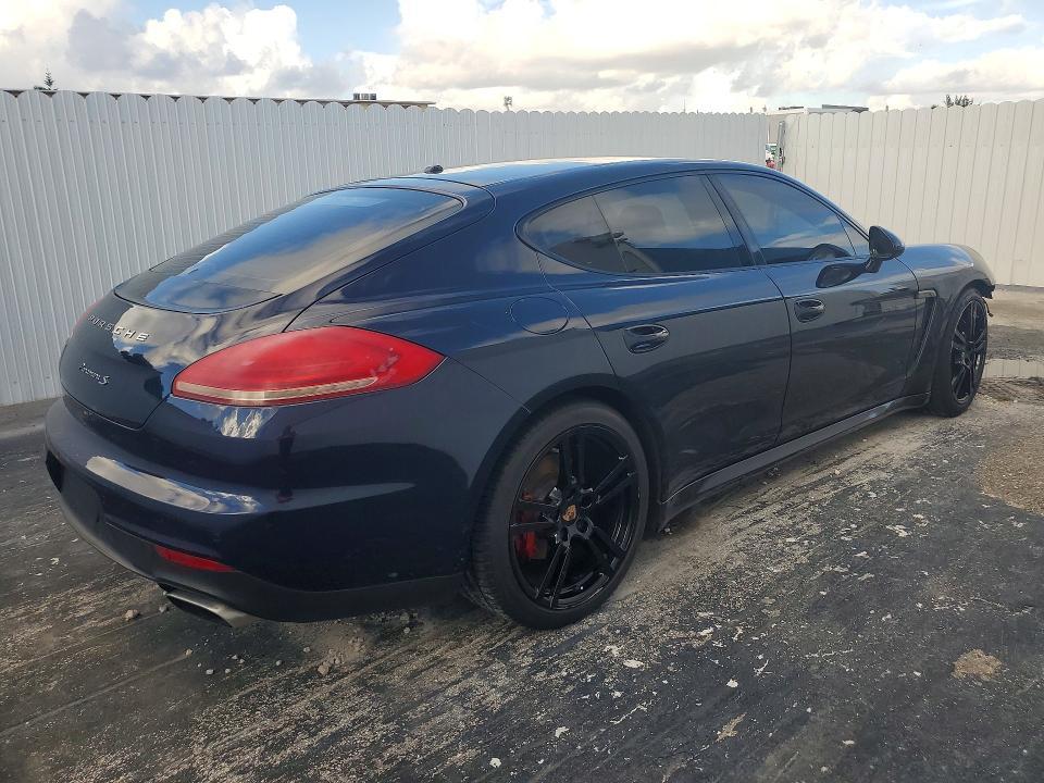 2016 Porsche Panamera 2