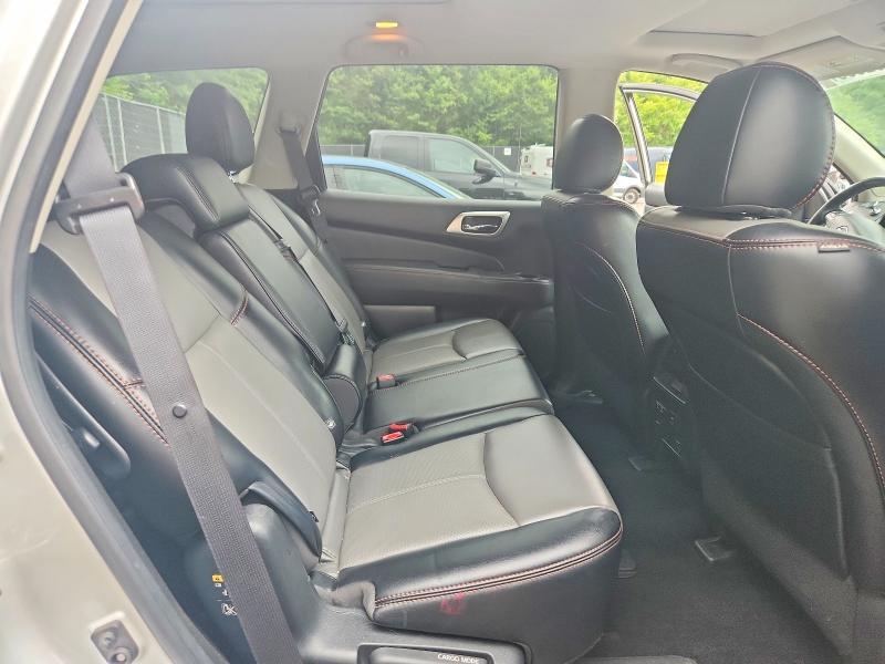 2020 Nissan Pathfinder sl