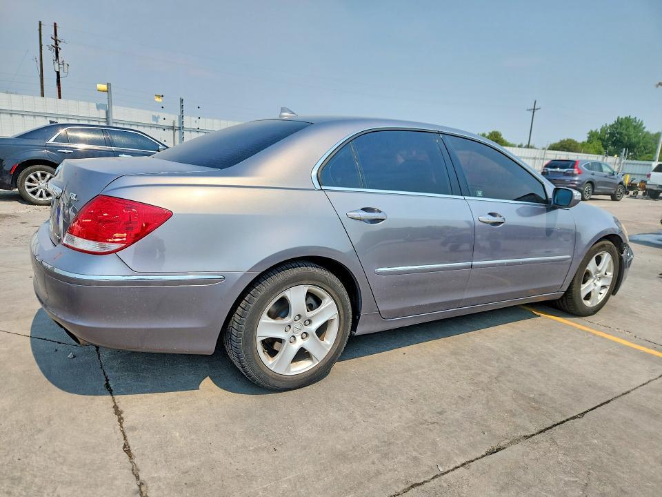 2005 Acura RL