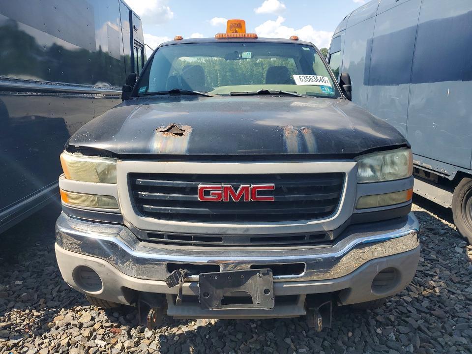 2004 GMC New Sierra C3500