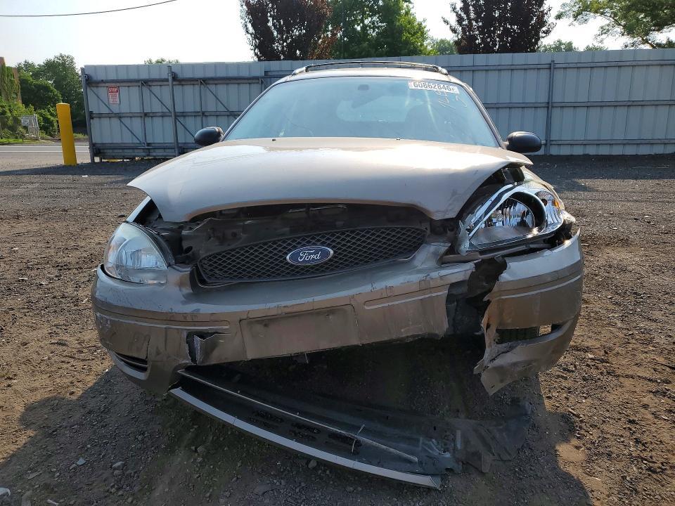 2005 Ford Taurus se
