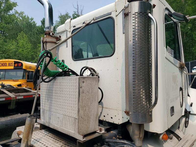 2007 Freightliner Columbia 120 Semi Truck