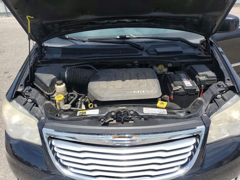 2013 Chrysler Town & Country Touring
