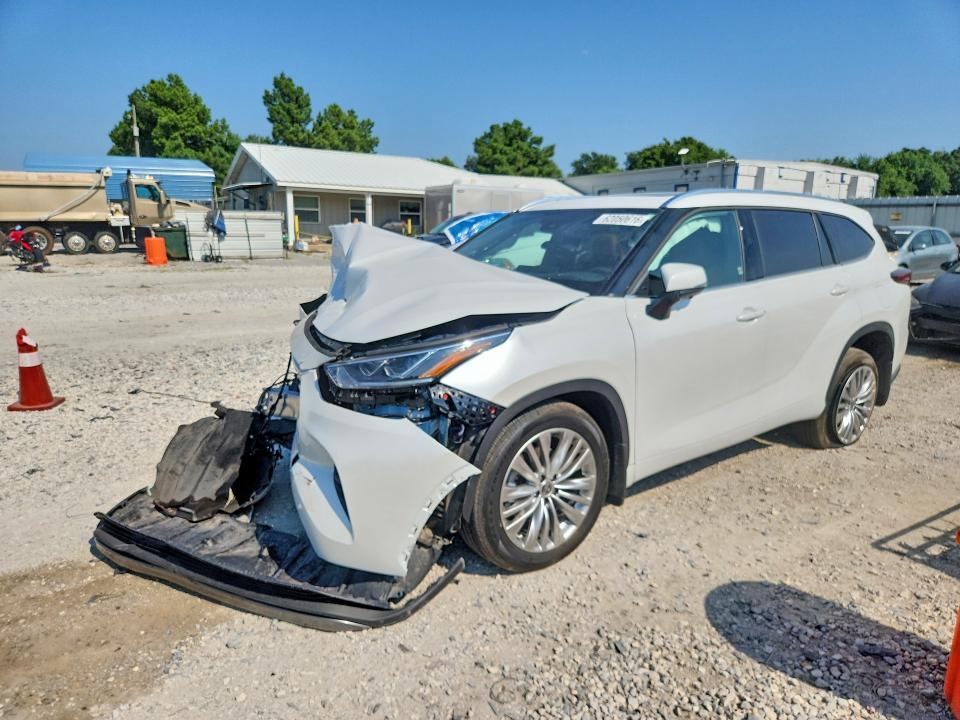 2025 Toyota Highlander Platinum