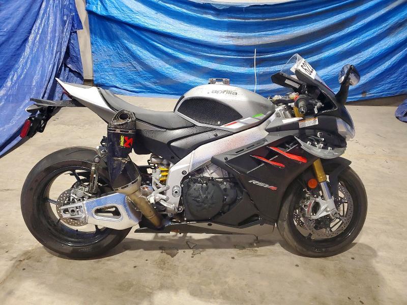 2022 Aprilia RSV4 1100