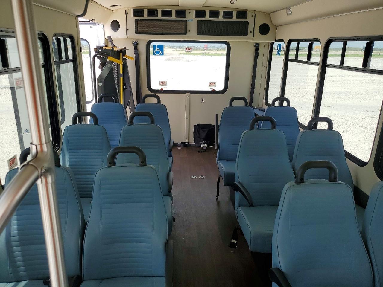 2021 Ford Econoline E350 Super Duty Cutaway Van