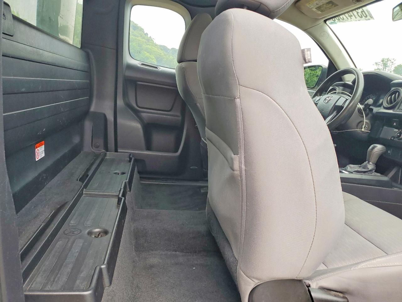 2016 Toyota Tacoma SR