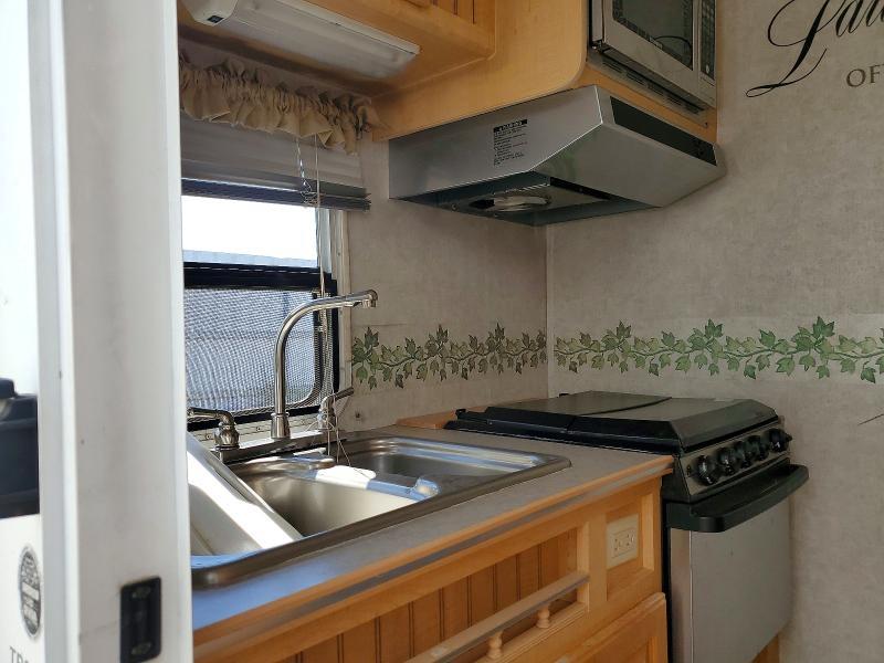 2005 R-Vision Camper