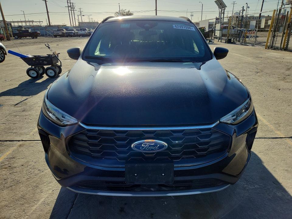 2025 Ford Escape st Line