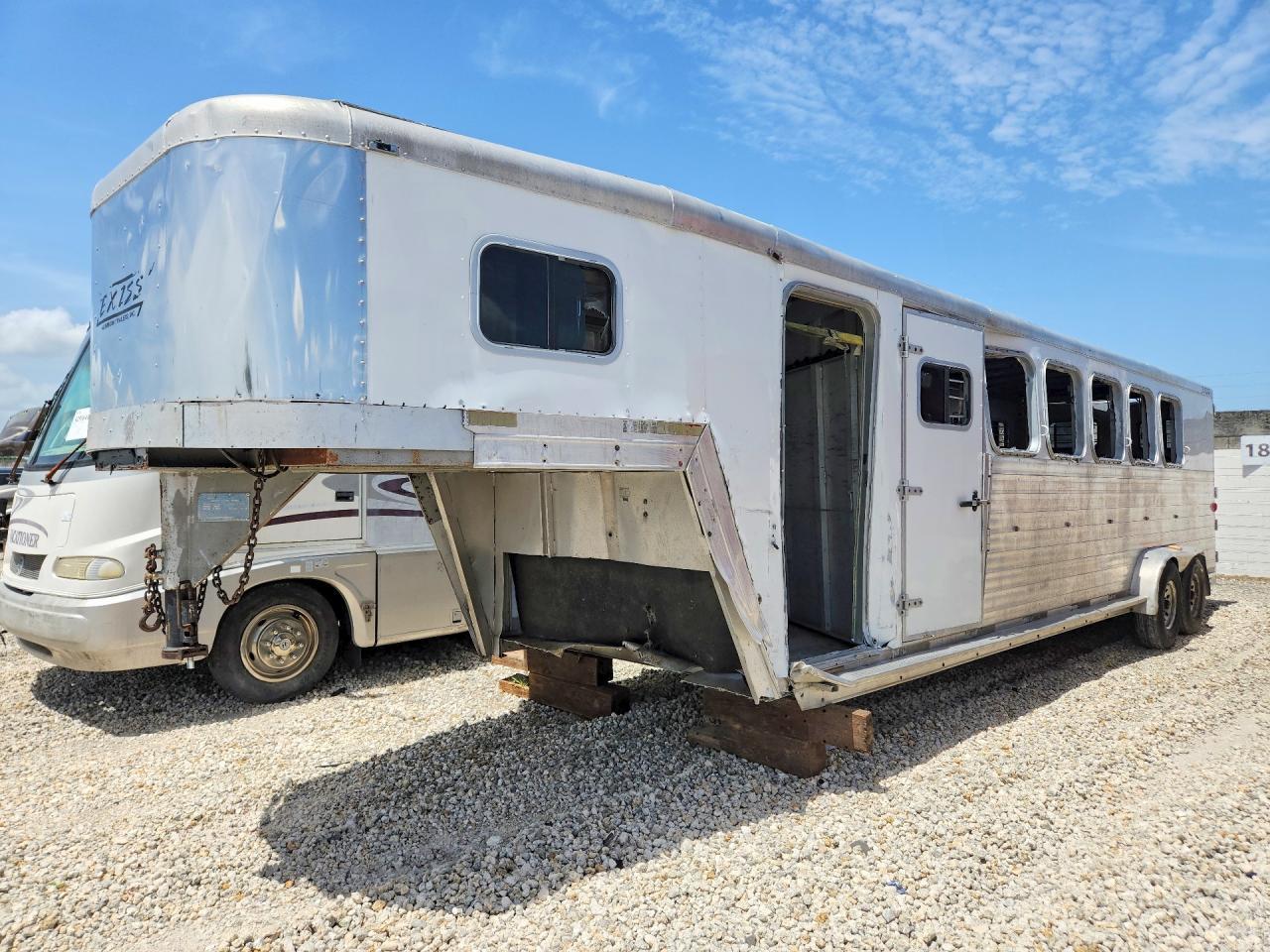 2002 Exxiss Horse Trailer