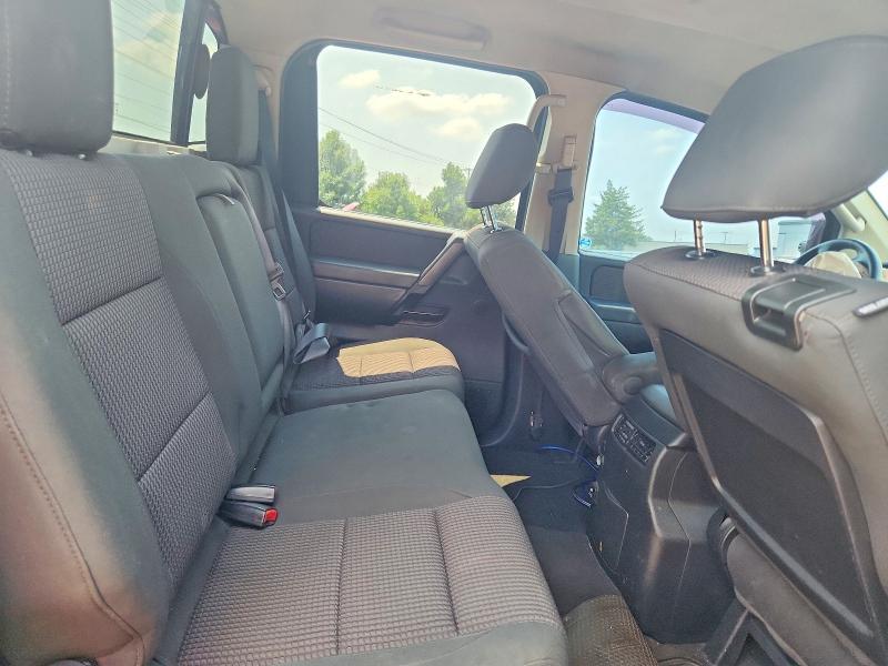 2013 Nissan Titan SV