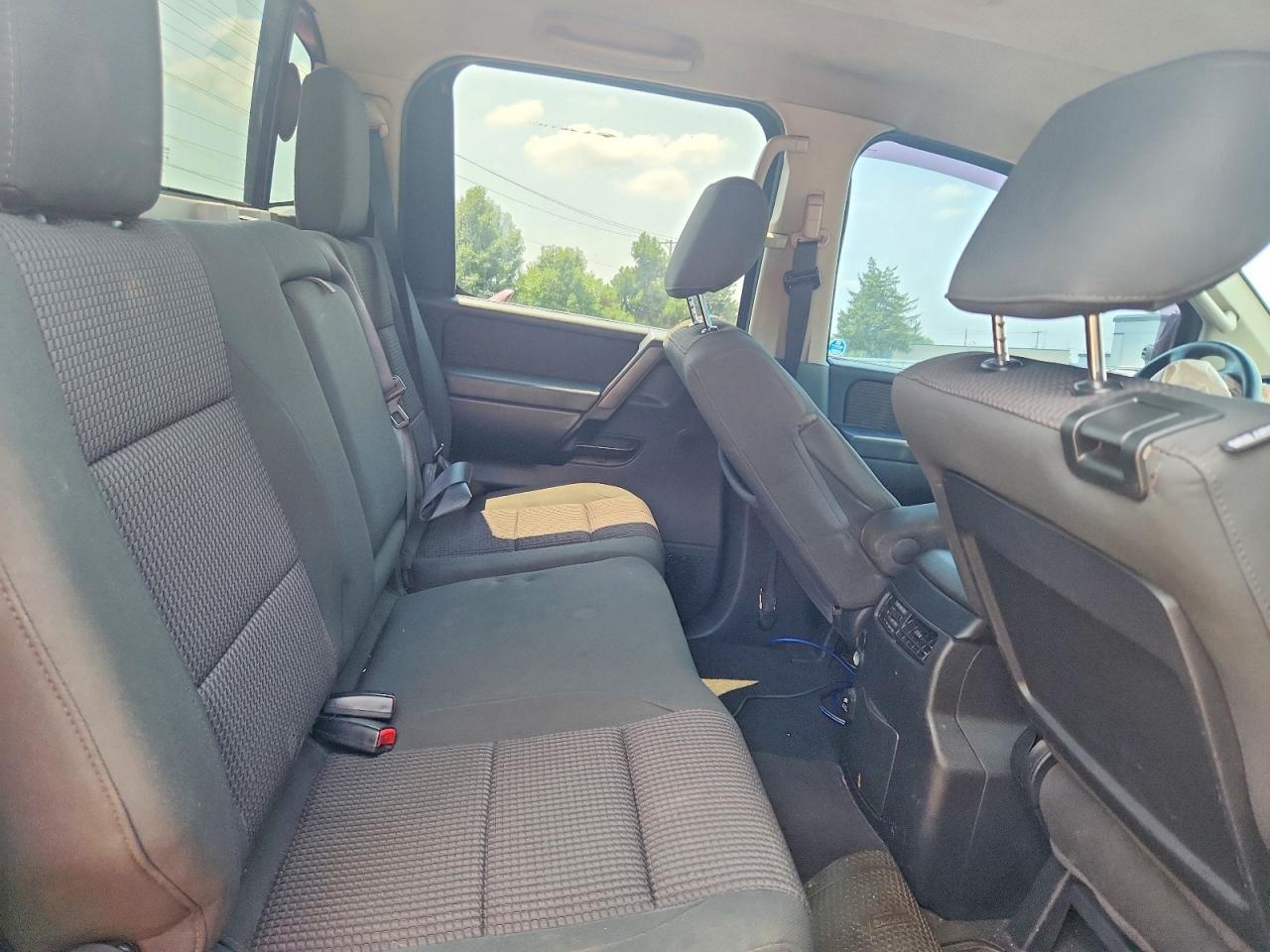 2013 Nissan Titan SV