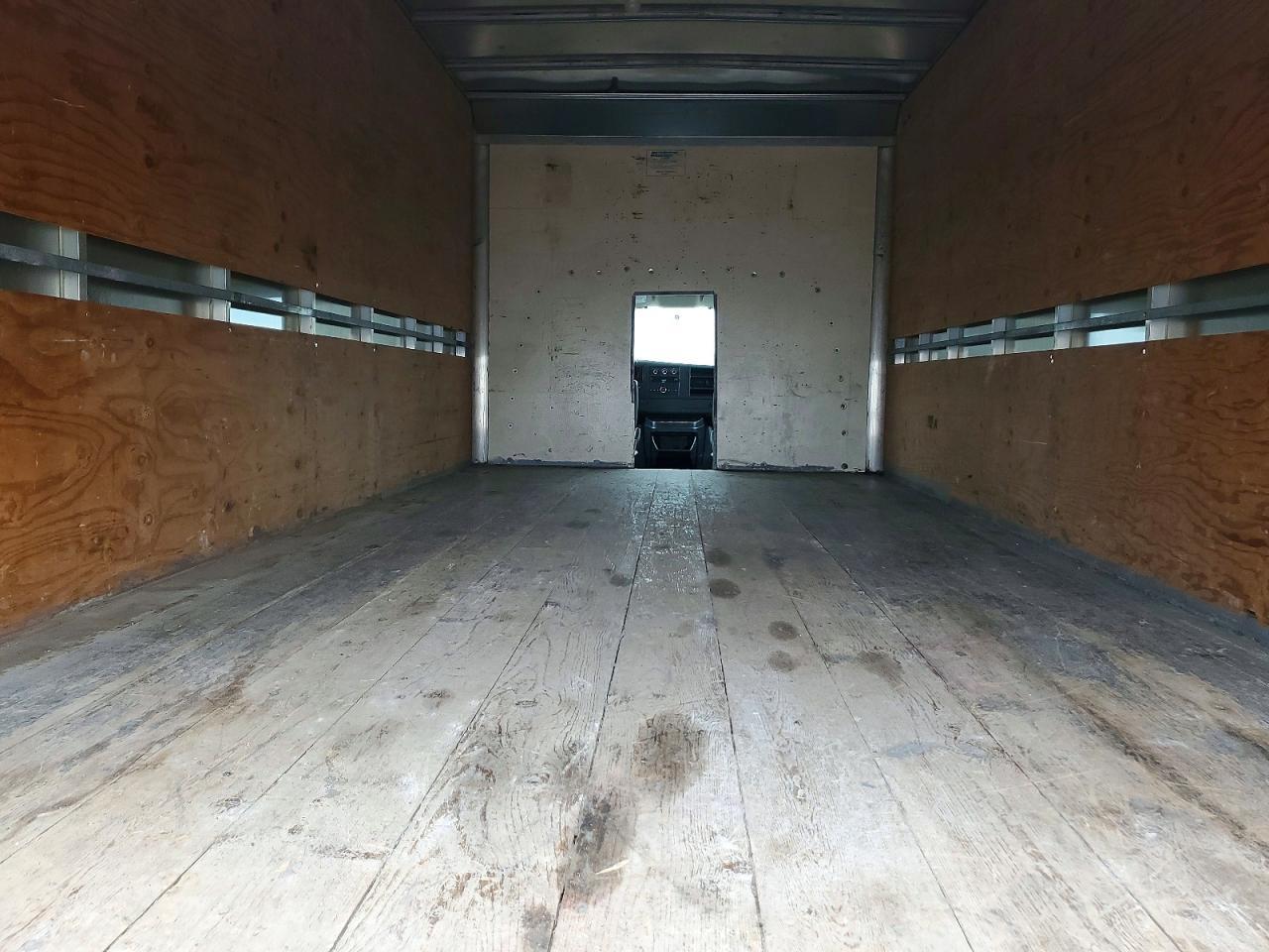 2012 GMC Savana BOX Truck