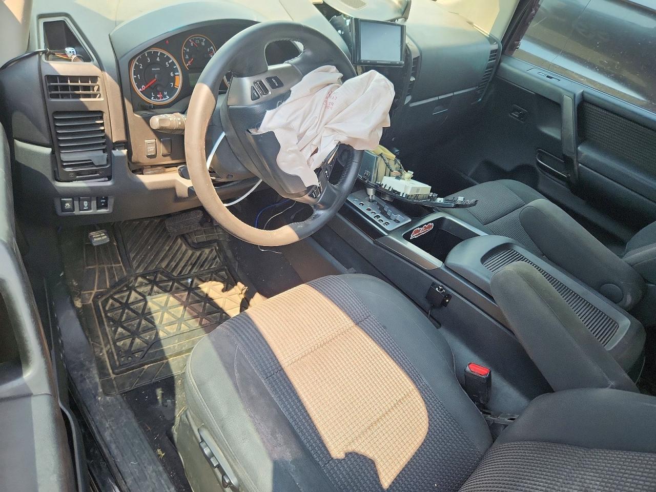 2013 Nissan Titan SV