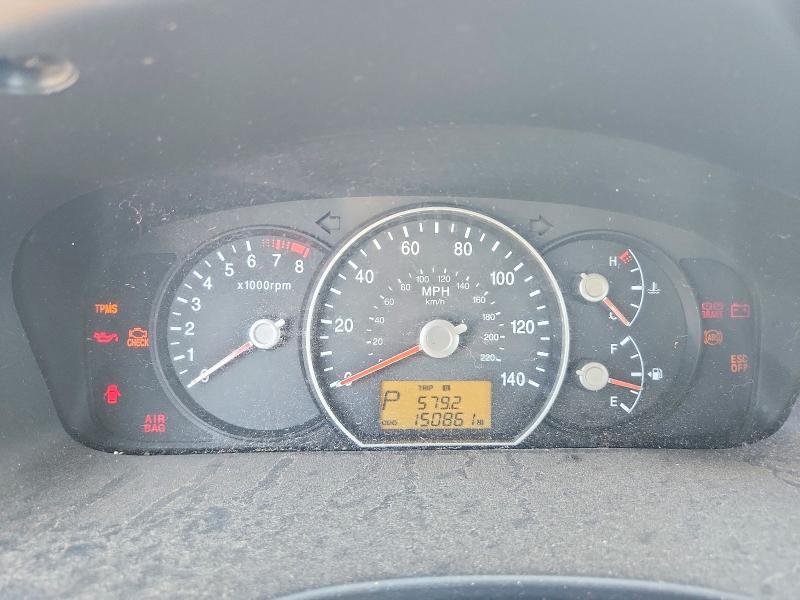 2009 KIA Rondo Base