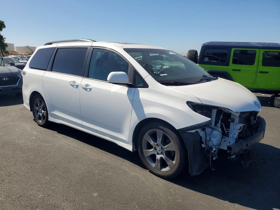 2015 Toyota Sienna Sport