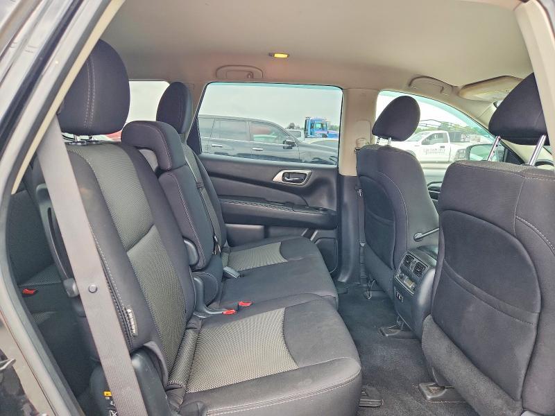 2020 Nissan Pathfinder sv