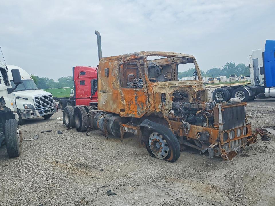 2007 Volvo VNL Semi Truck
