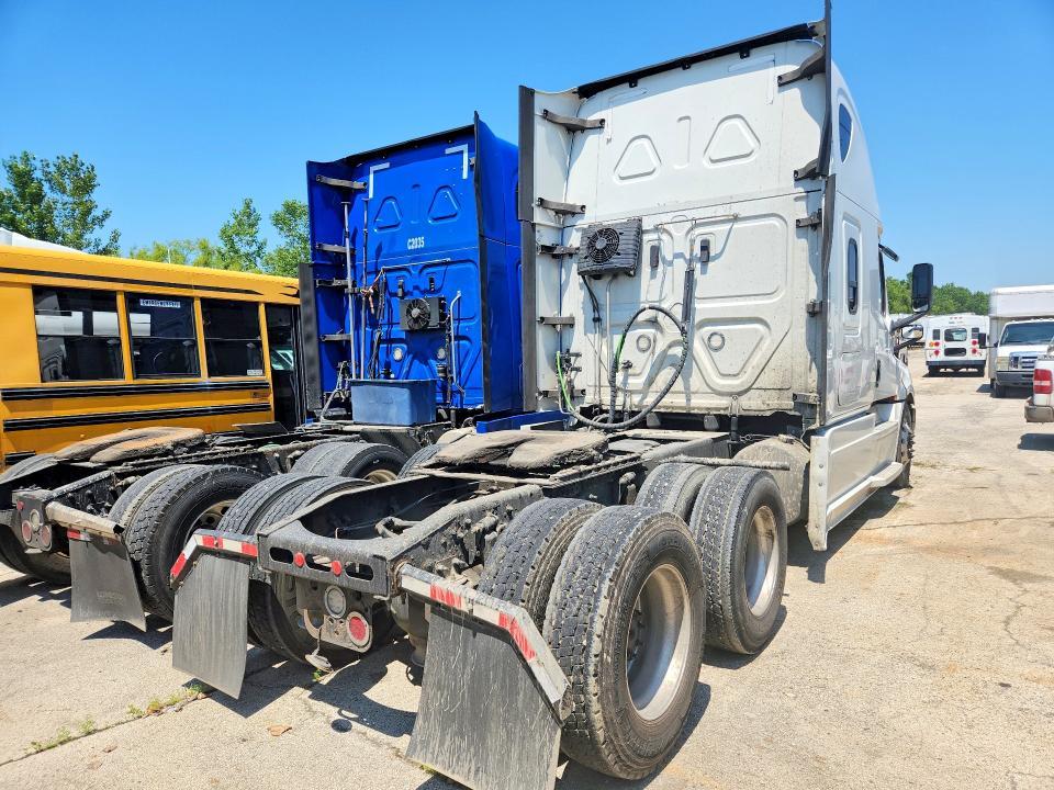 2019 Freightliner Cascadia 126 Semi Truck