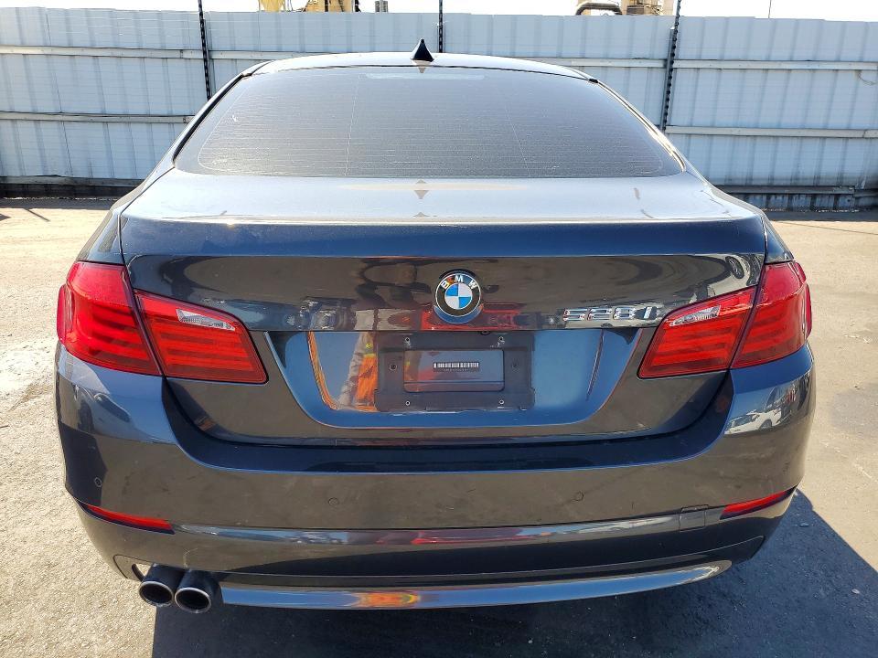 2011 BMW 528 i