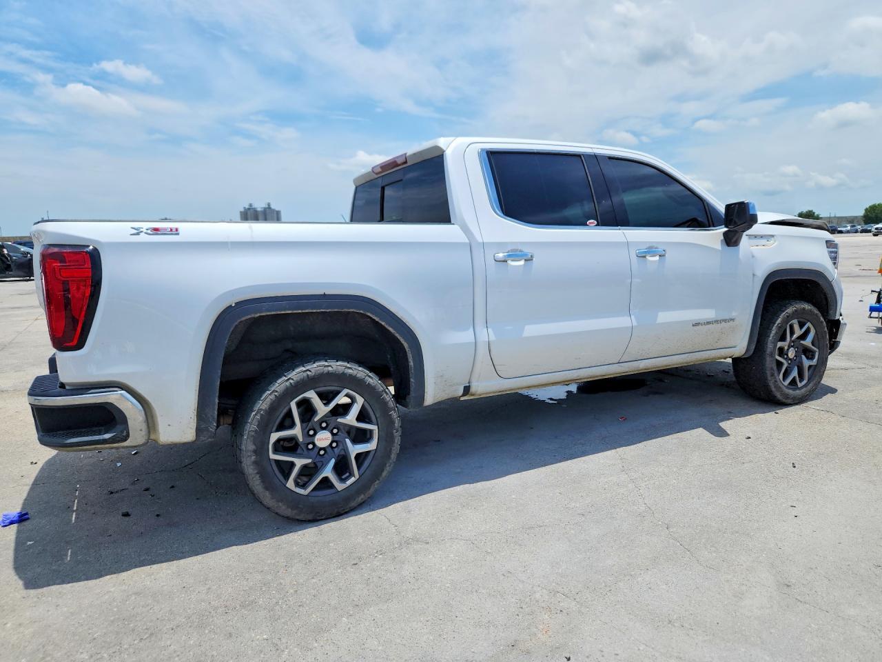 2023 GMC Sierra K1500 SLT