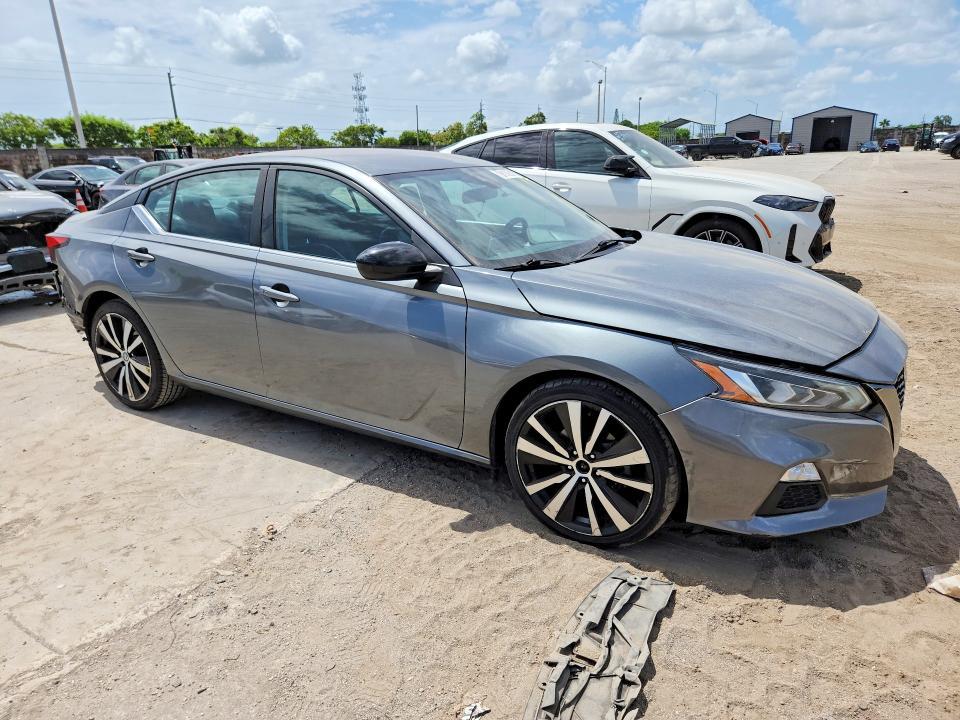 2021 Nissan Altima sr