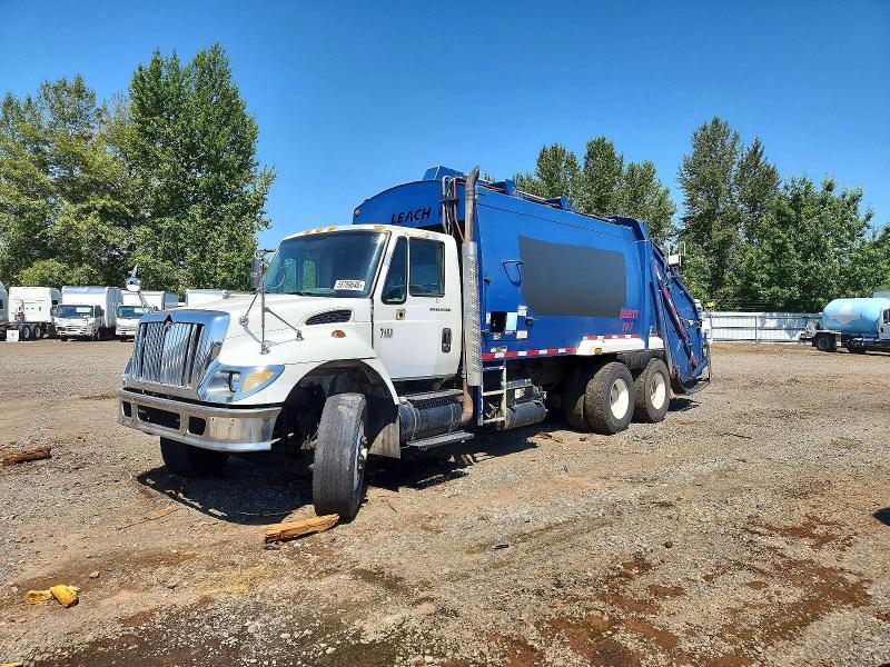 2005 International 7400 Refuse Truck