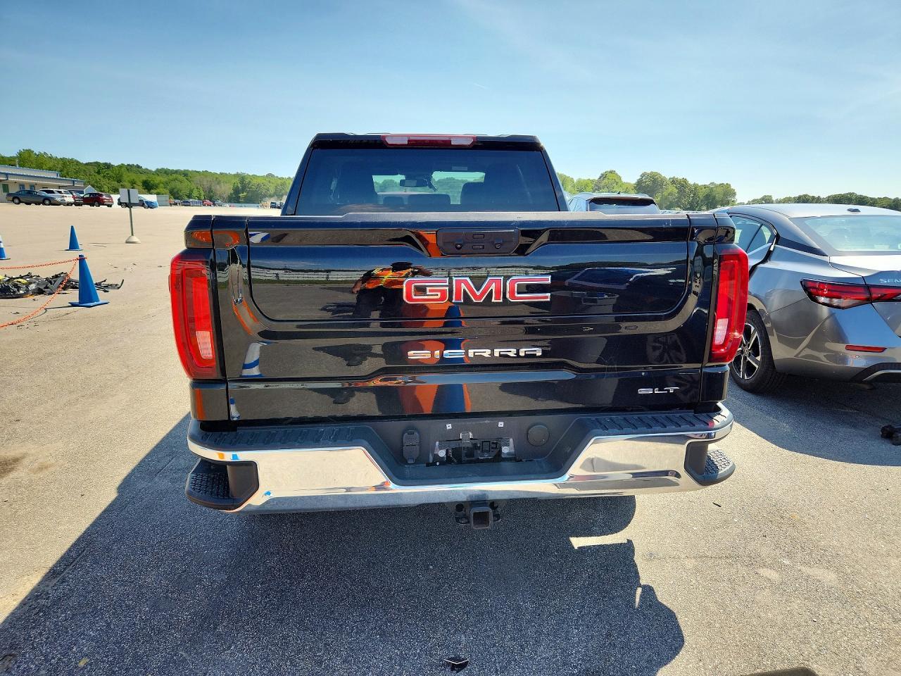 2025 GMC Sierra K1500 SLT