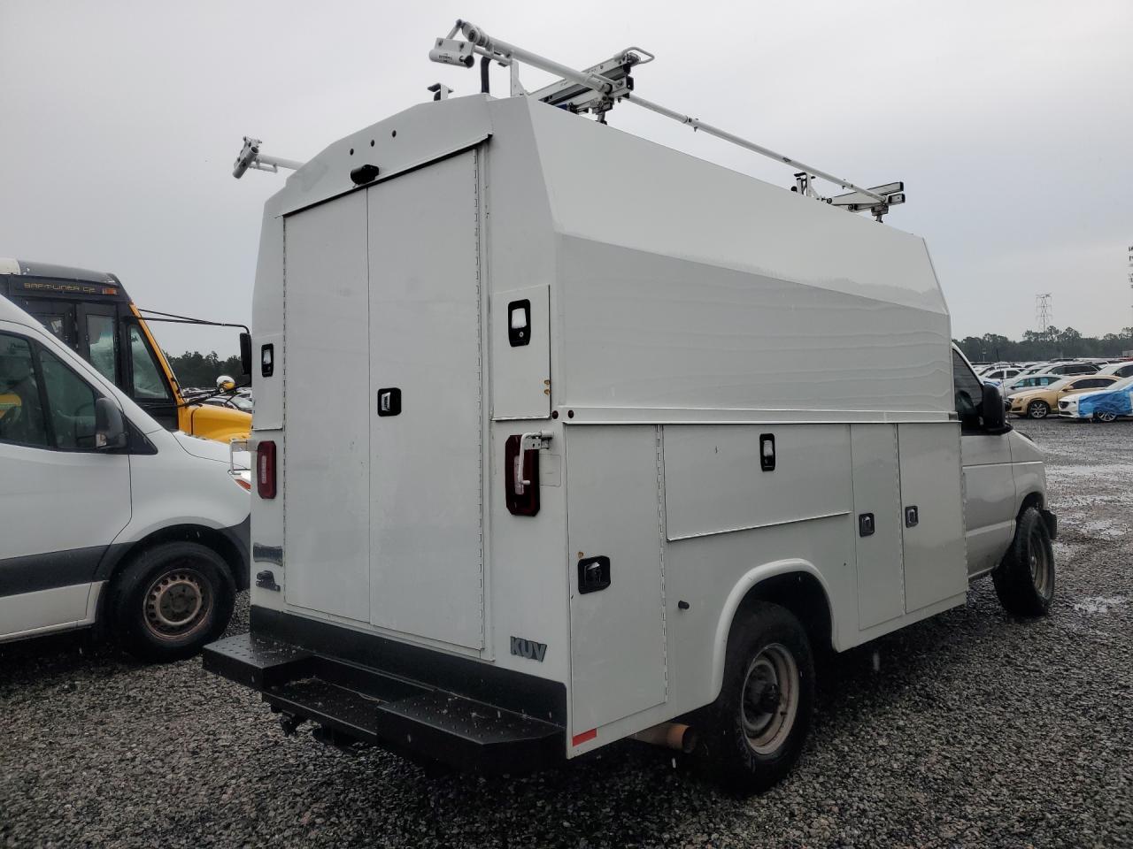 2022 Ford Econoline E350 Super Duty Cutaway Van