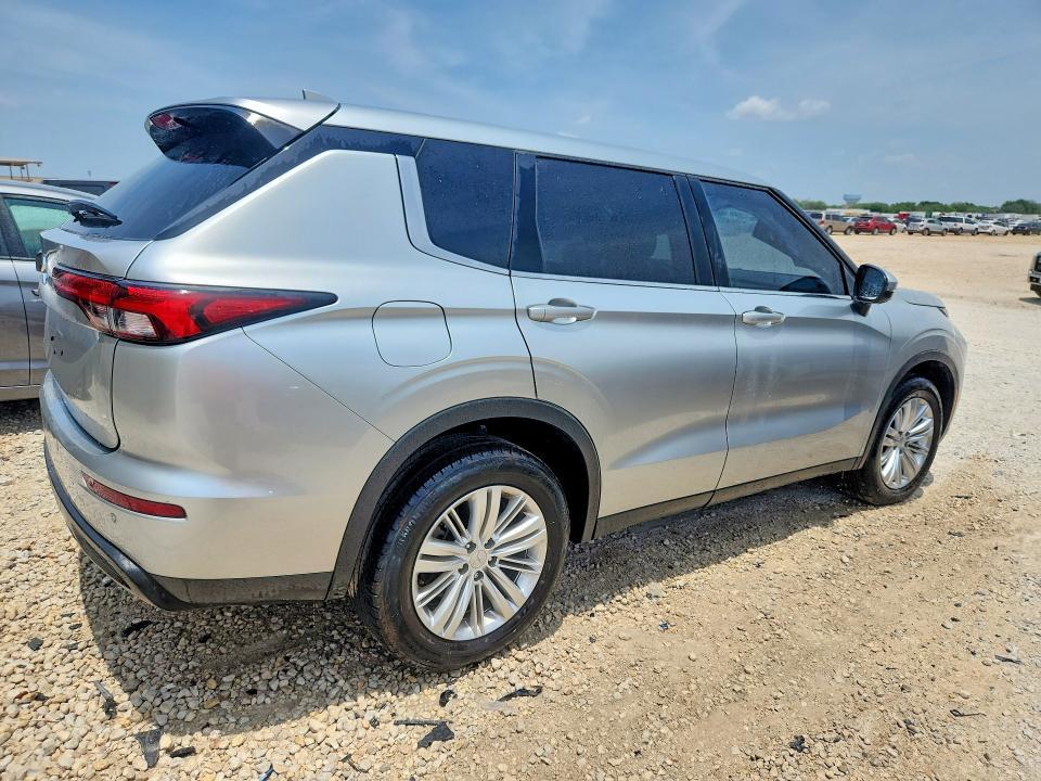 2022 Mitsubishi Outlander es