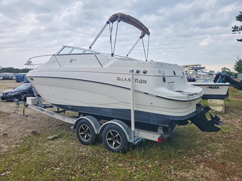 2005 Glastron Boat